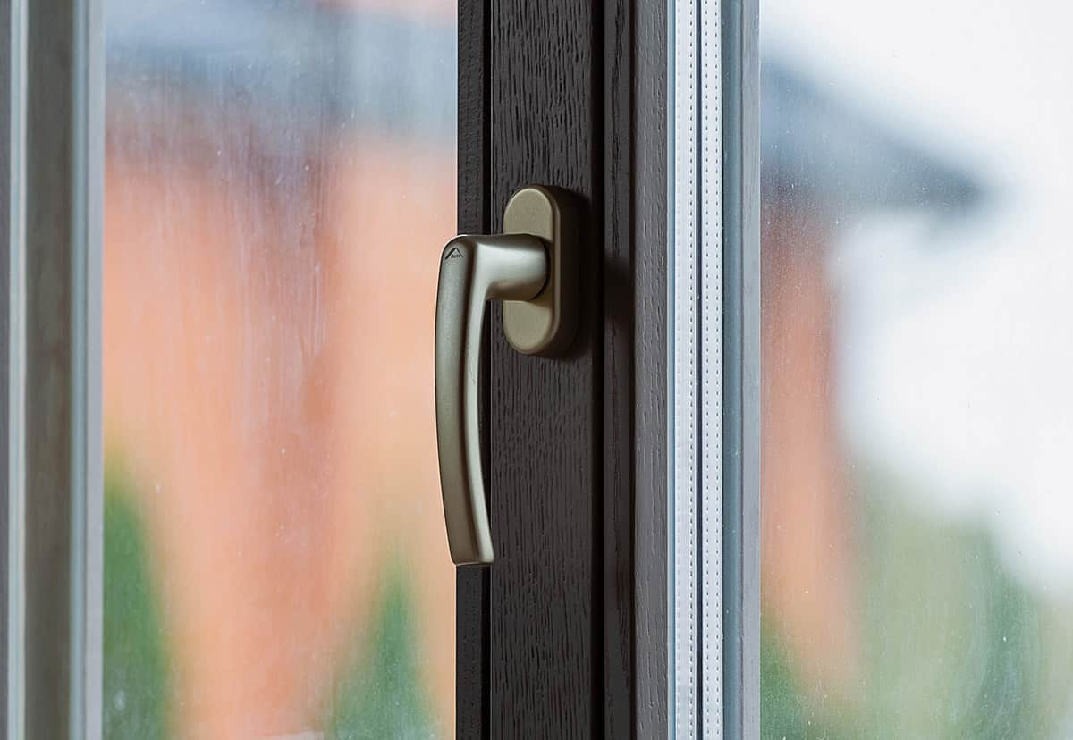 Деревянные или пластиковые евроокна – какие лучше?