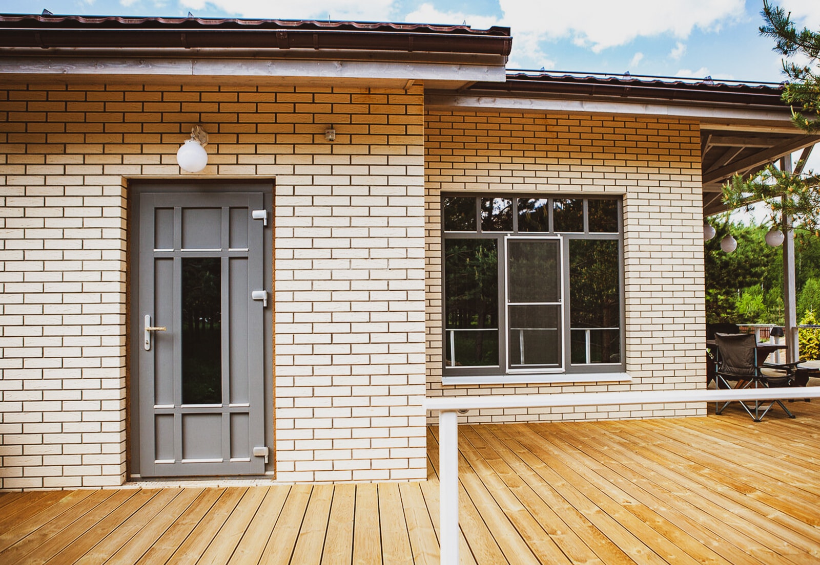 Современные деревянные окна и двери