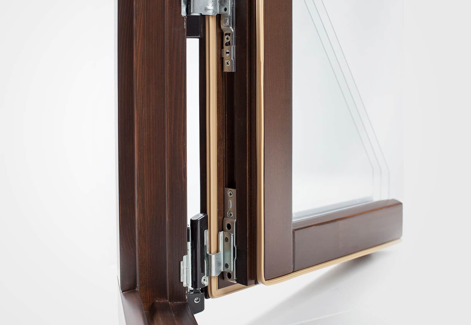 Уплотнители и водоотвод деревянных окон