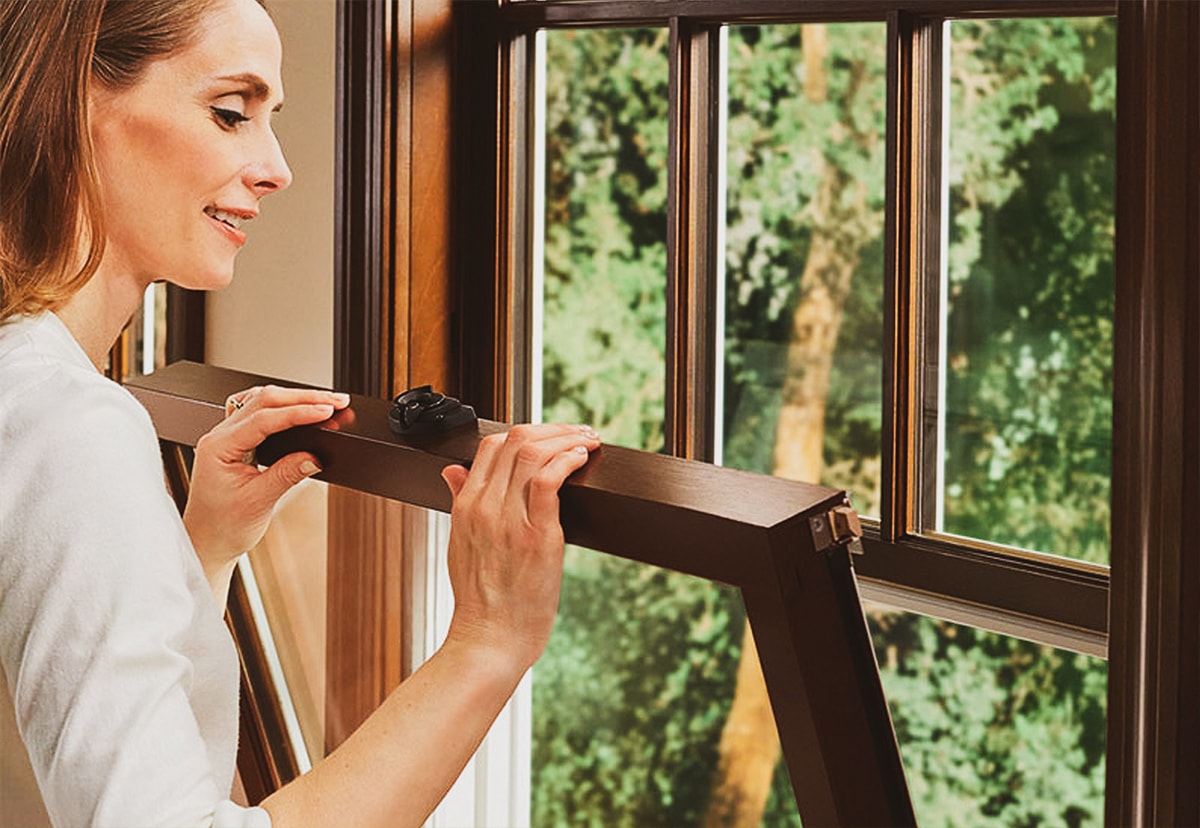 Замена окон в деревянном доме: возвращение к натуральной красоте