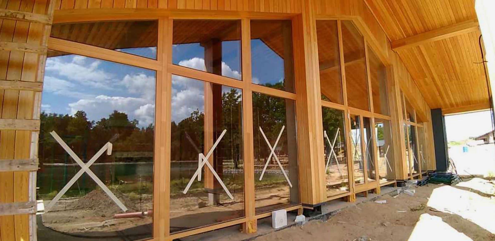 Окна из лиственницы с горбыльками