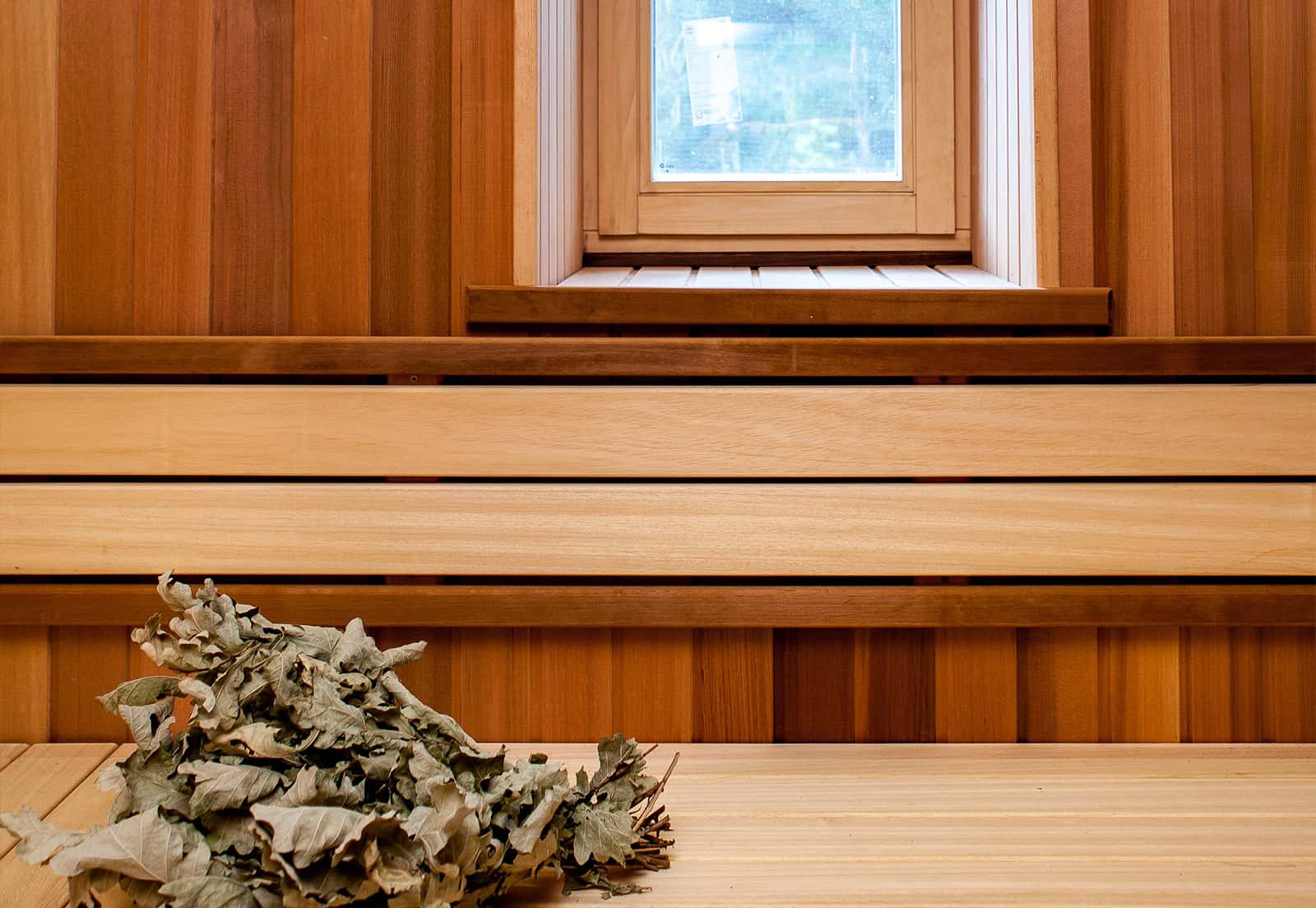 Окна для парилки: требования к стеклу и конструкции