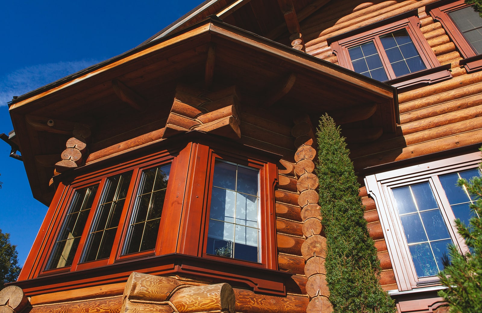 Преимущества деревянных окон для домов из бревна