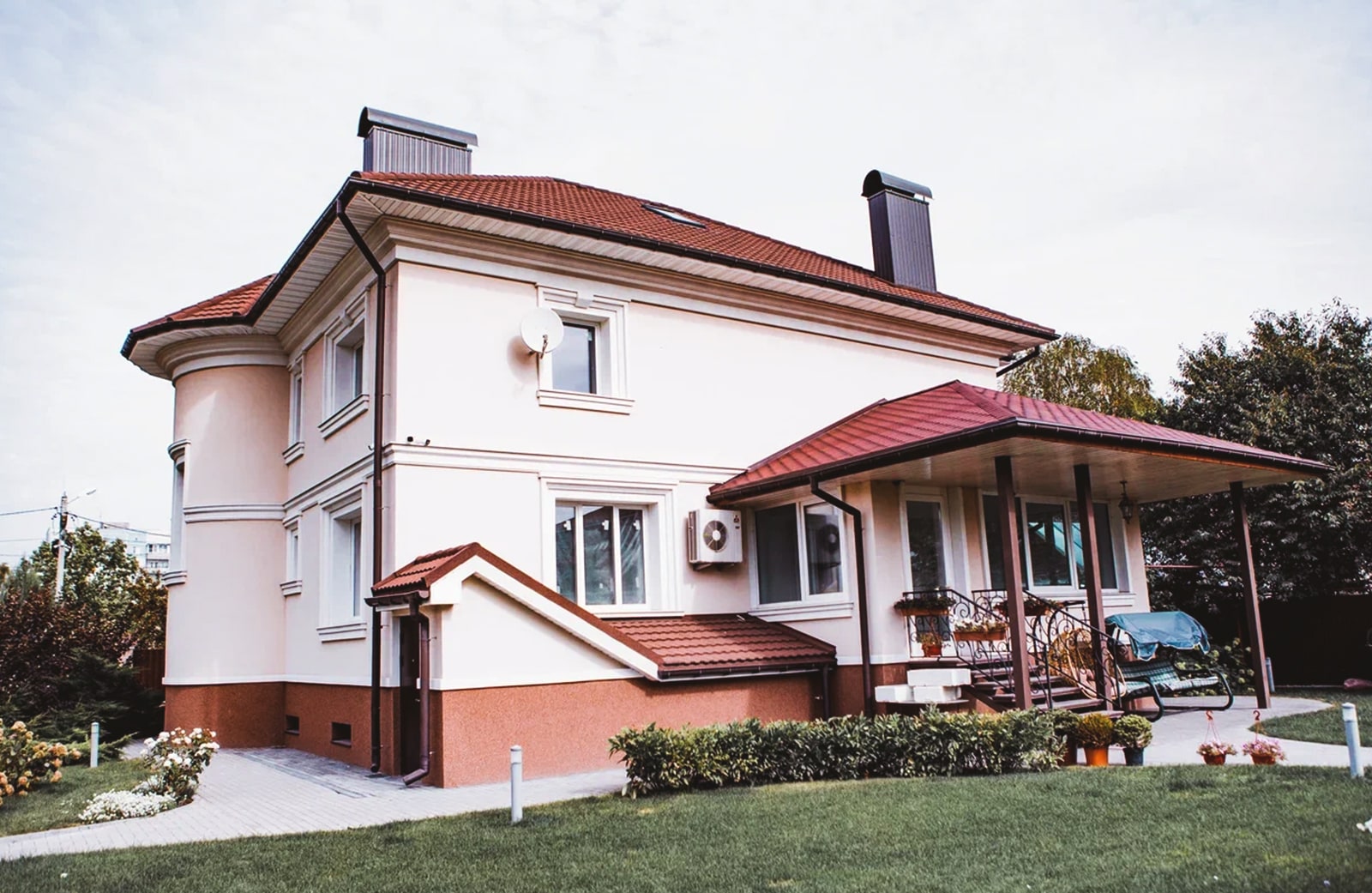 В коттеджах часто используются широкие проёмы