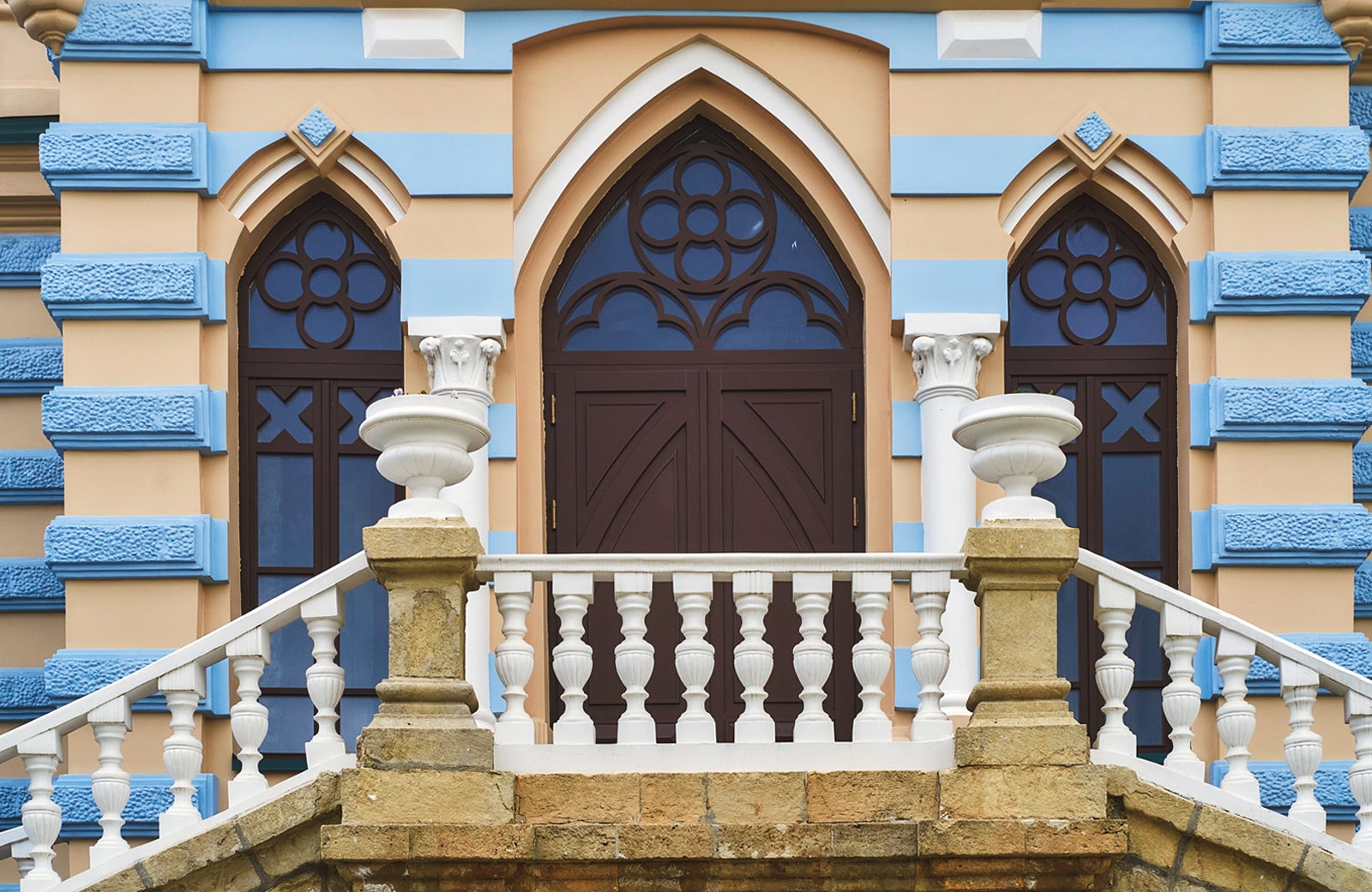 Деревянные окна с двойным стеклопакетом