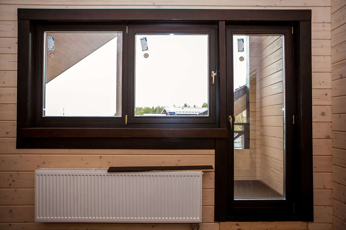 Балконный блок деревянный со стеклопакетом