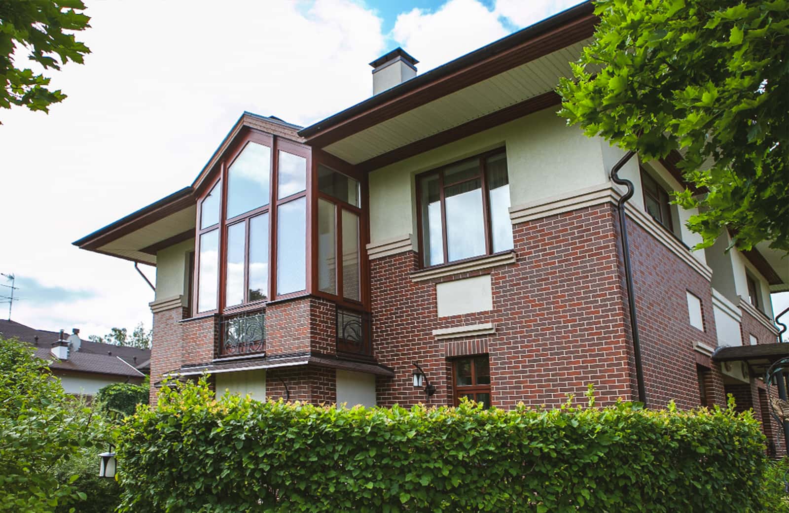 Зачем остеклять балкон и лоджию деревом Зачем остеклять балкон и лоджию деревом