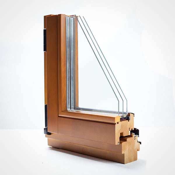 Окно из натурального дерева