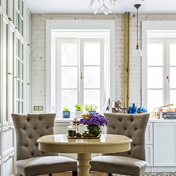 Окна для квартиры из натурального дерева