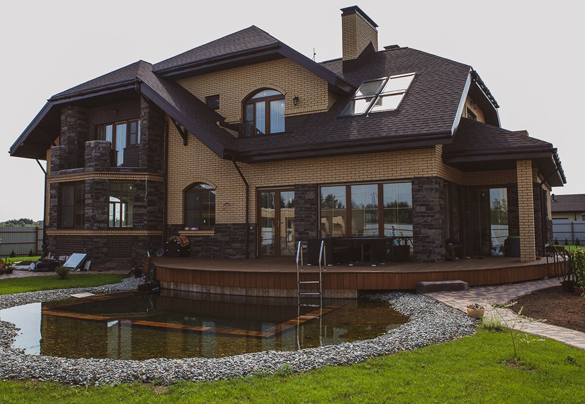 Портальные двери из дерева широко применяются в загородных домах, квартирах с просторными проёмами, на верандах, террасах, зимних садах. Портальные двери из дерева широко применяются в загородных домах, квартирах с просторными проёмами, на верандах, террасах, зимних садах.